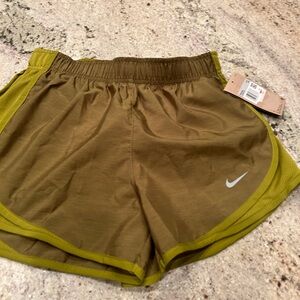 NWT Green Nike shorts (final price) ‼️